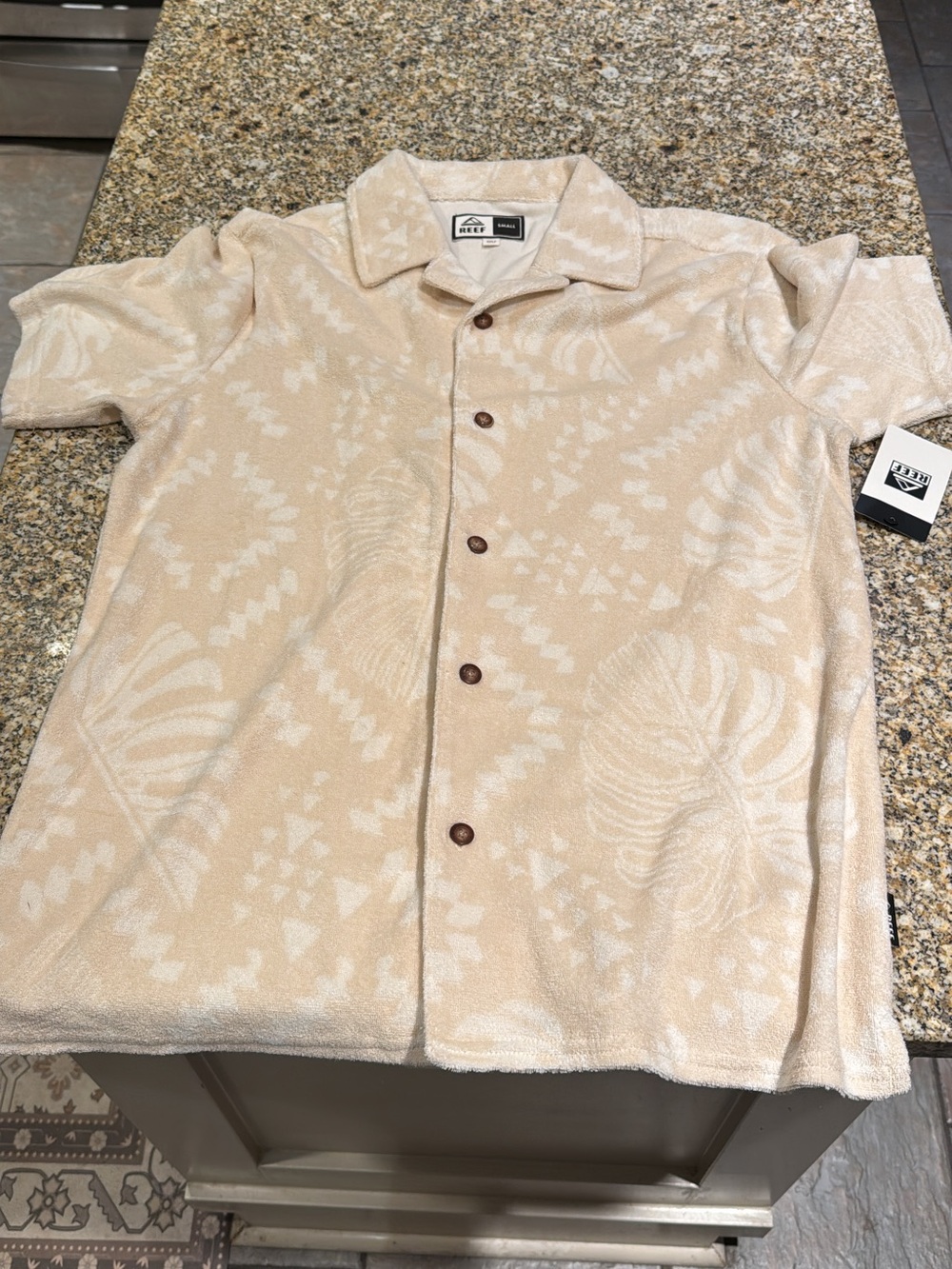 NWT Reef cream & tan terry cloth button-up shirt with white leaf pattern